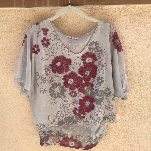 Cute summer gray & maroon floral top - Picture 1 of 5